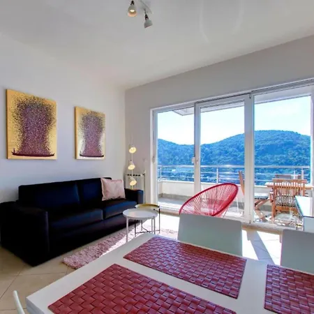 One-bedroom With Balcony And Sea View Premier