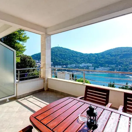 One-bedroom With Balcony And Sea View Premier Ντουμπρόβνικ
