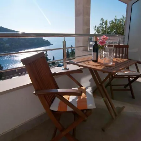 One-bedroom With Balcony And Sea View Premier Διαμέρισμα *